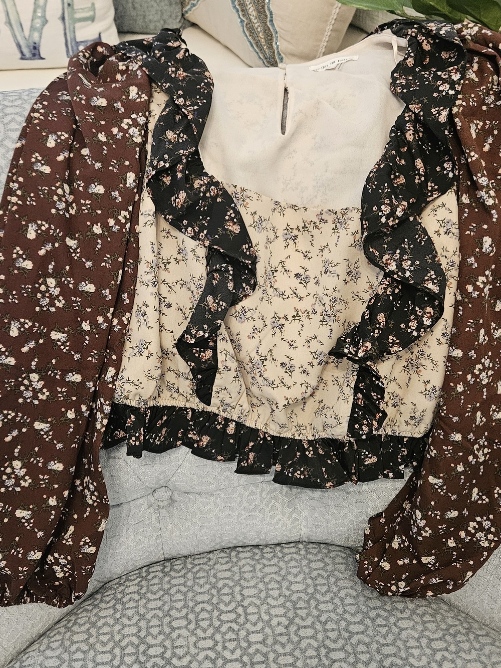 Free The Roses Floral Ruffle Peasant Top in Brown and Cream Black W/blue FLOWERS
